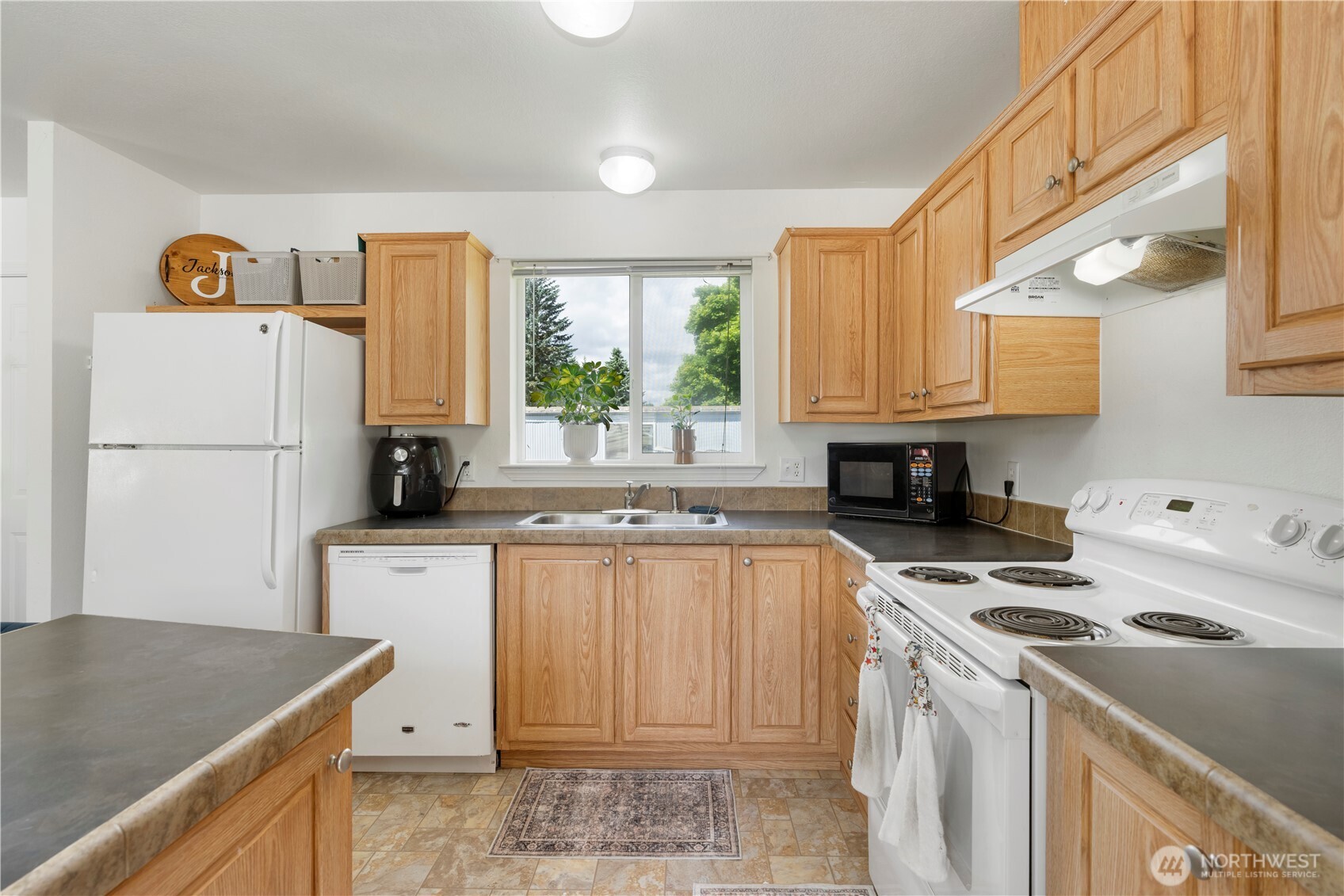 611 Cedar Avenue 6 Property Photo 7