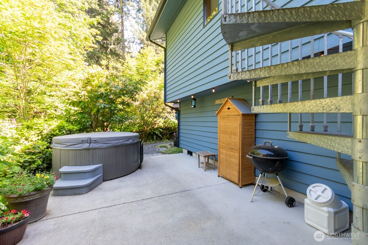 492 Walkabout Way Property Photo 7