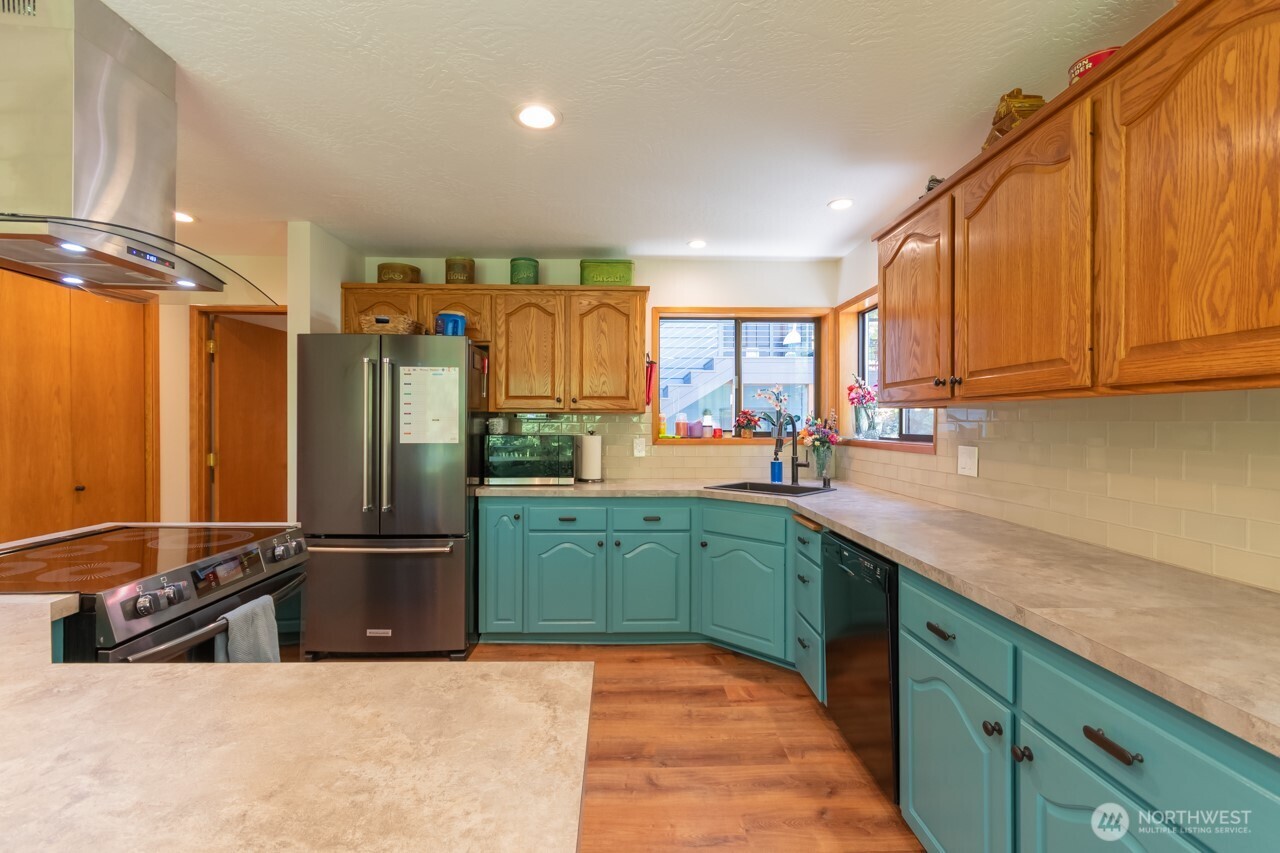 492 Walkabout Way Property Photo 16