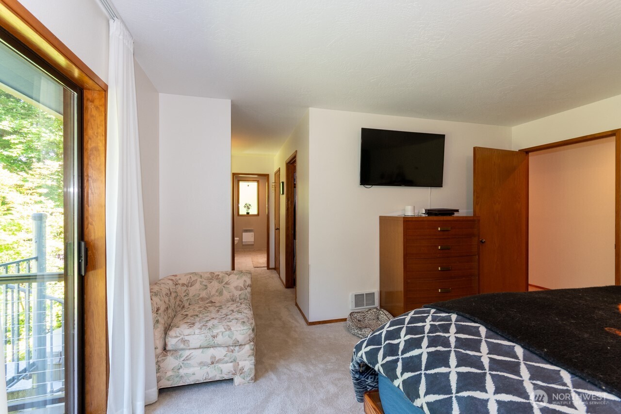 492 Walkabout Way Property Photo 22