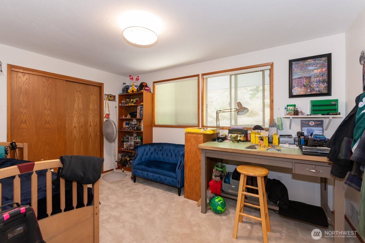 492 Walkabout Way Property Photo 28