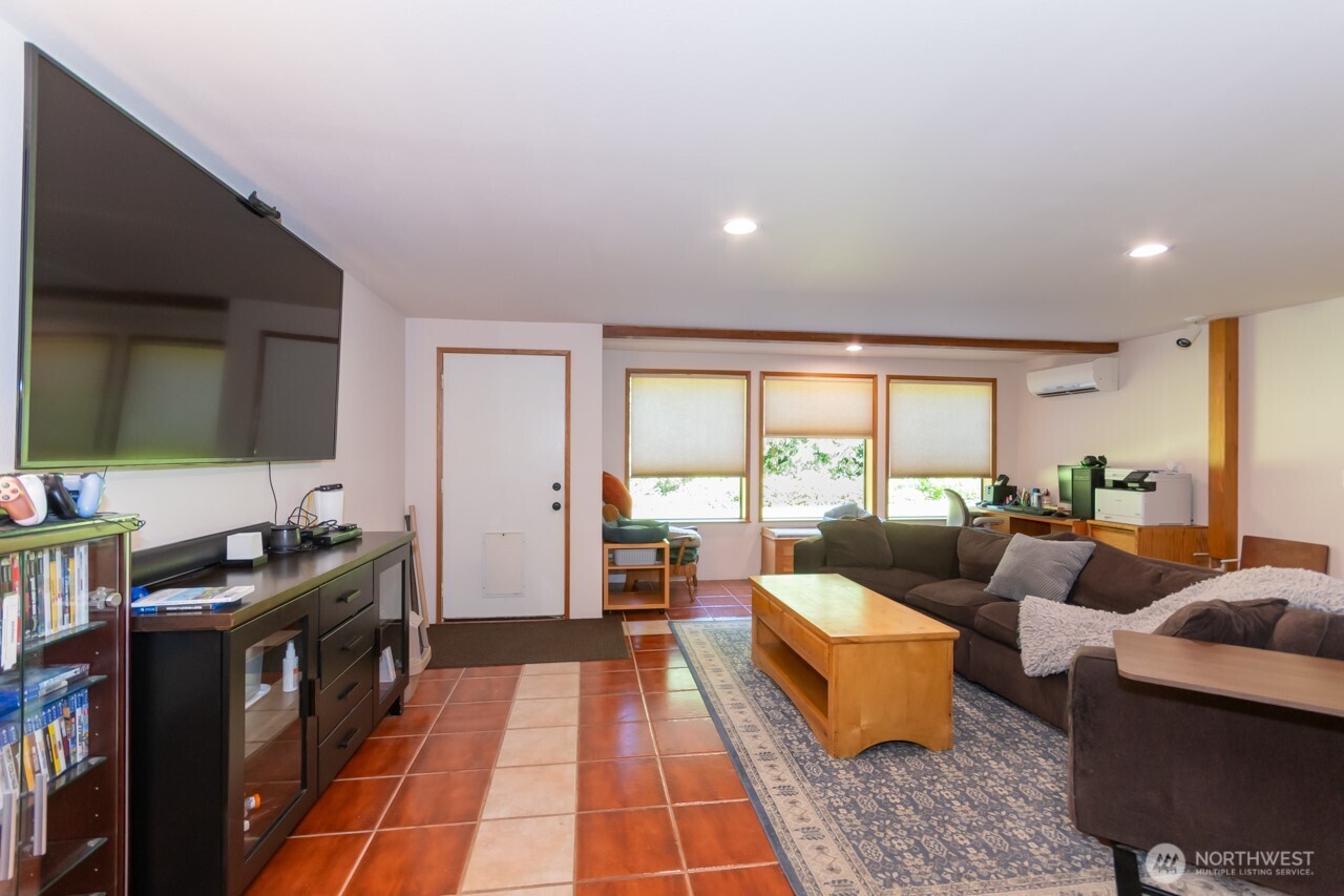 492 Walkabout Way Property Photo 31