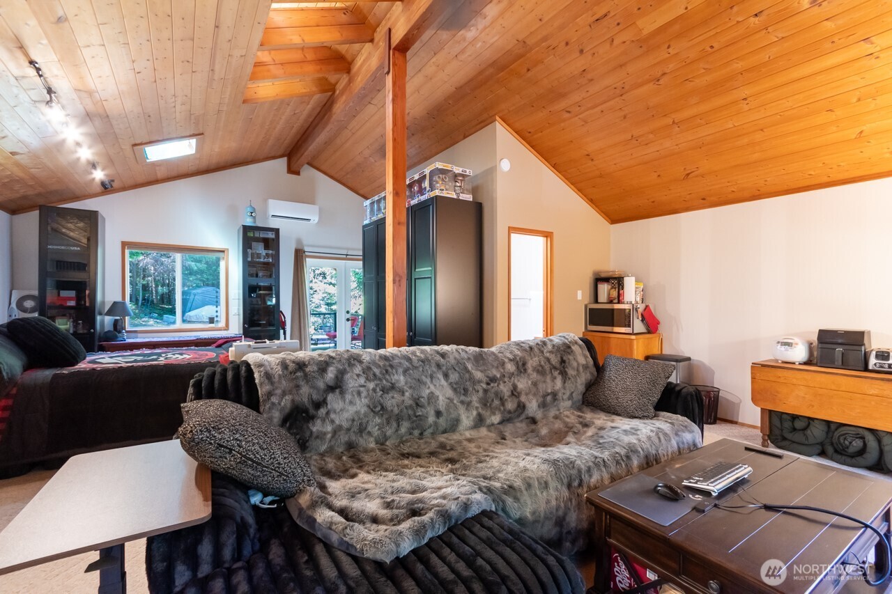 492 Walkabout Way Property Photo 35