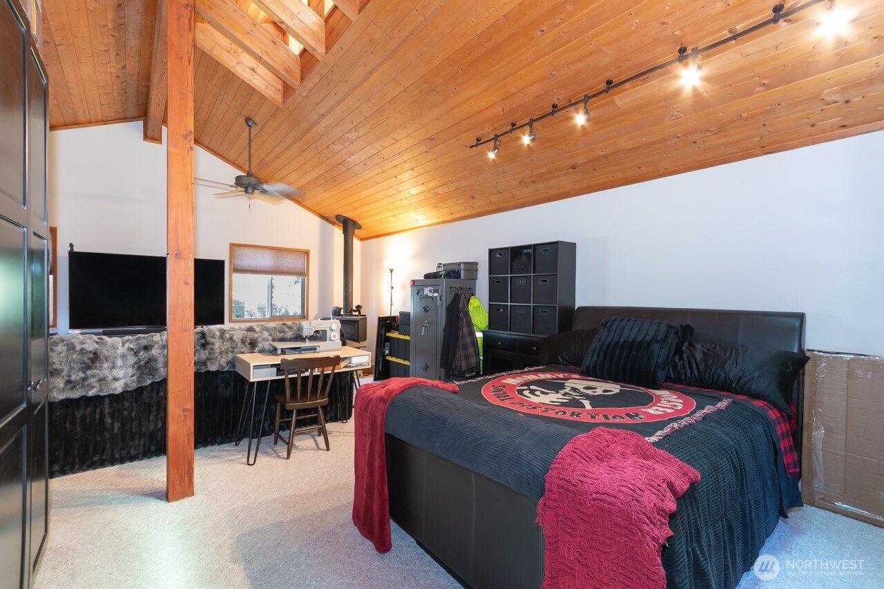 492 Walkabout Way Property Photo 36