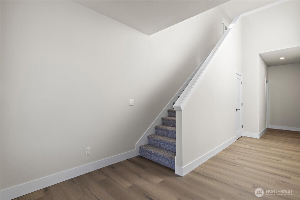 17915 Sunset Road Property Photo 3