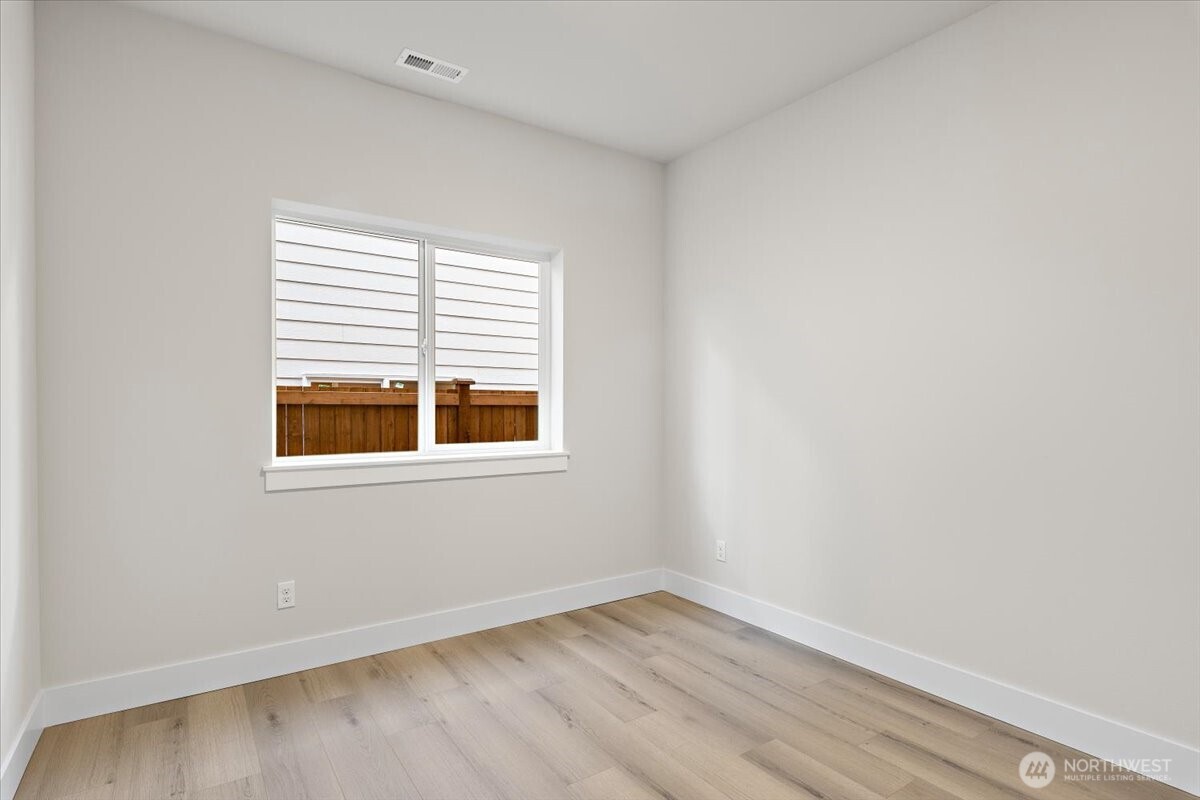 17915 Sunset Road Property Photo 6