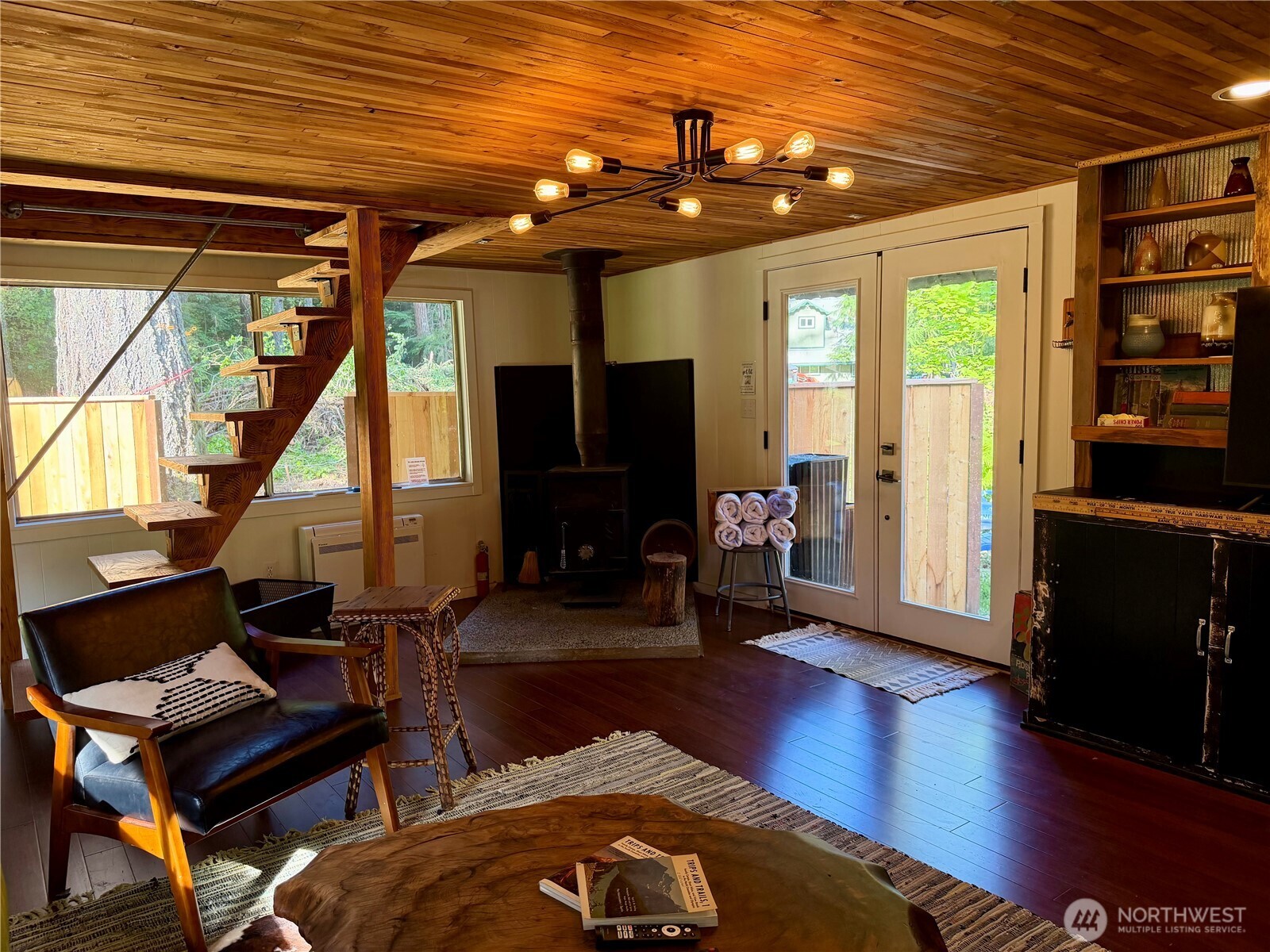 109 Mt Rainier Drive Property Photo 6