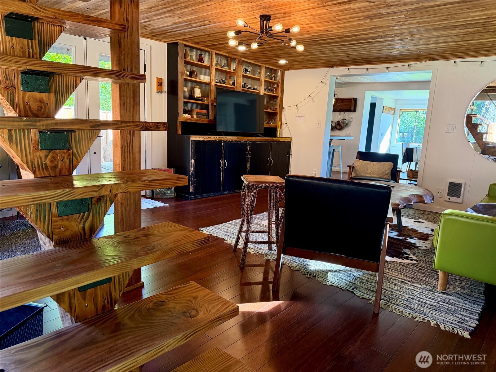 109 Mt Rainier Drive Property Photo 8