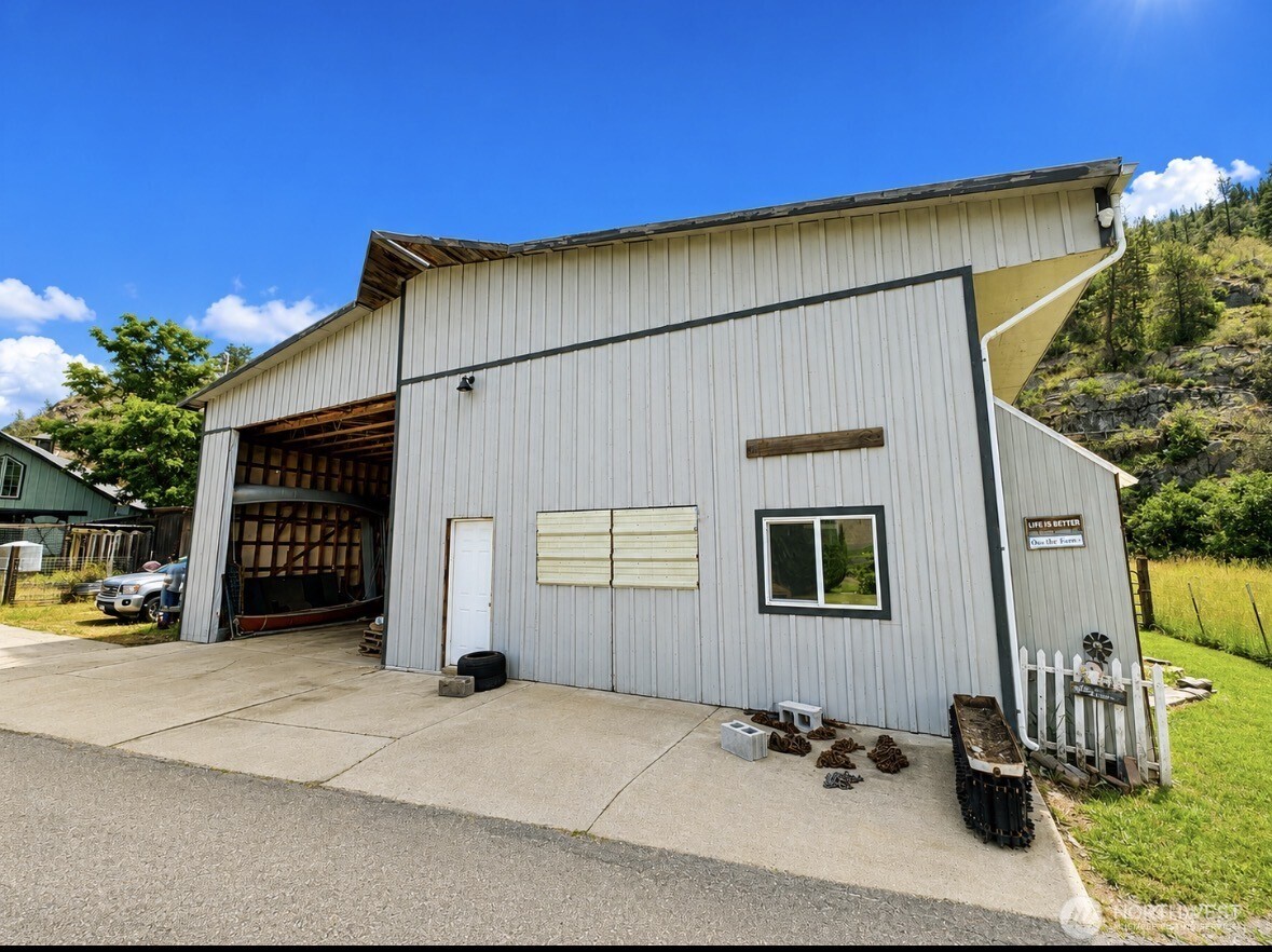 16 Mossy Rock Road Property Photo 5