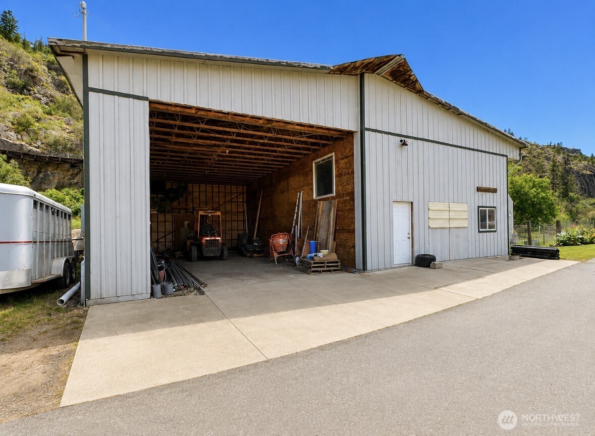 16 Mossy Rock Road Property Photo 6
