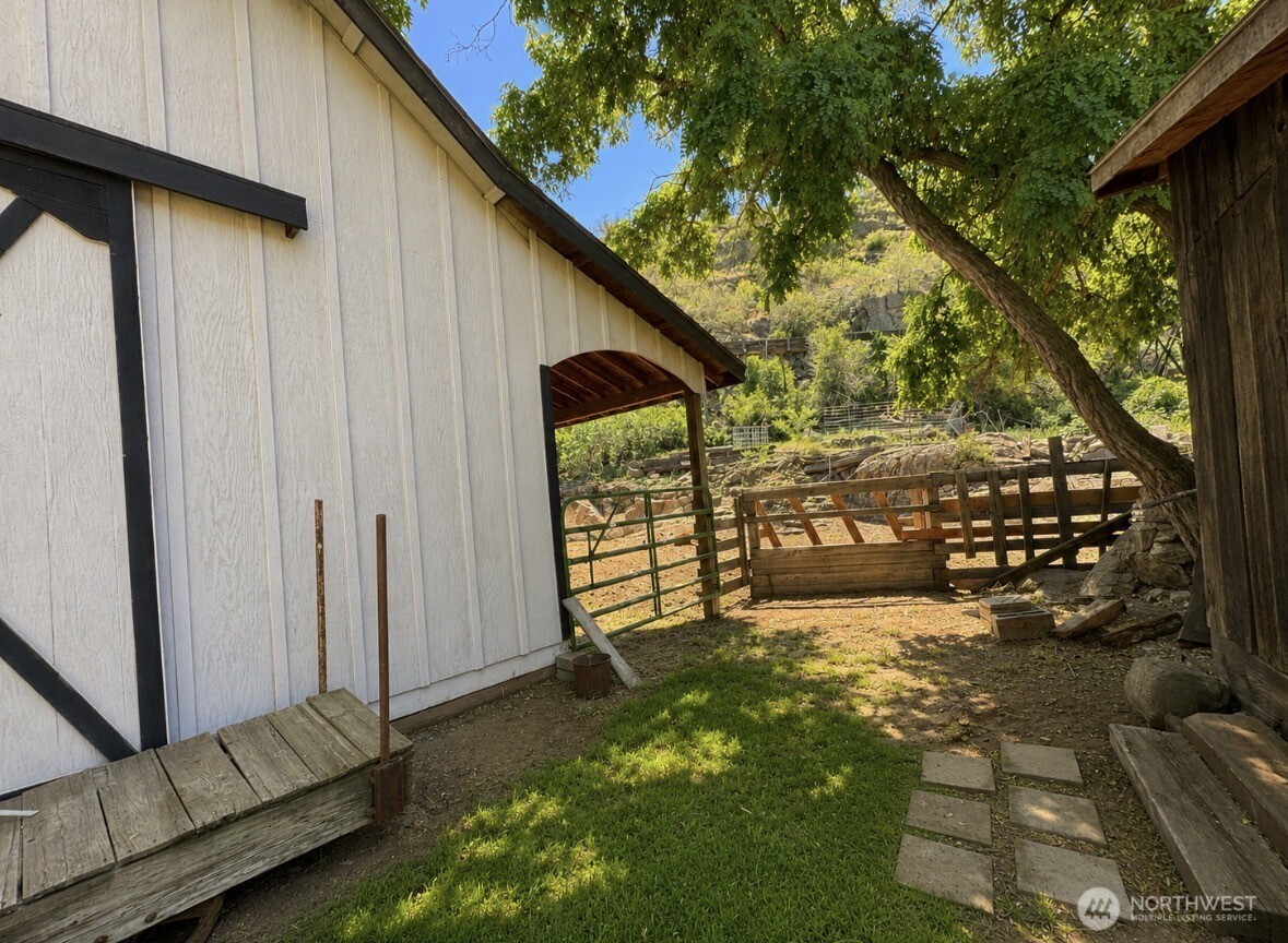 16 Mossy Rock Road Property Photo 7