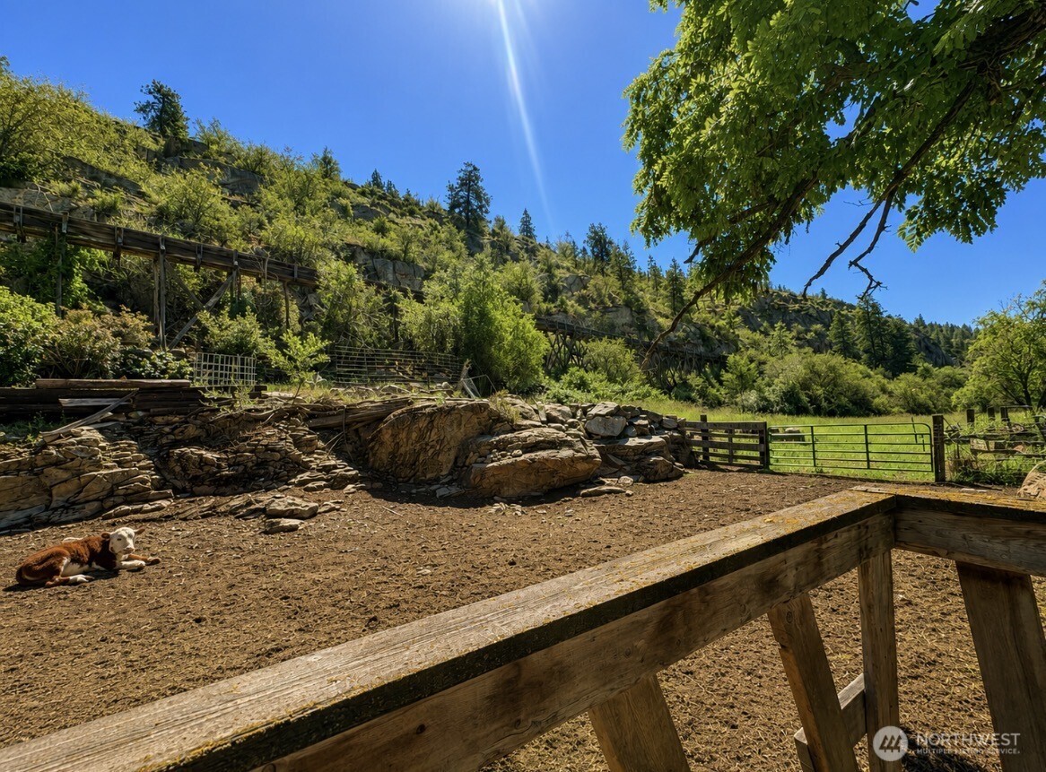 16 Mossy Rock Road Property Photo 8
