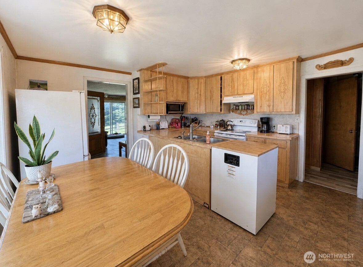 16 Mossy Rock Road Property Photo 18