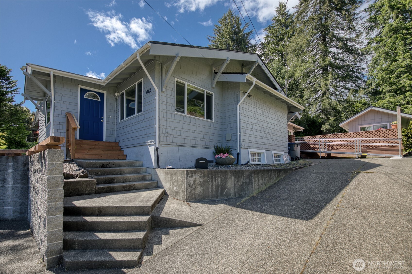 612 9th Avenue Property Photo 3