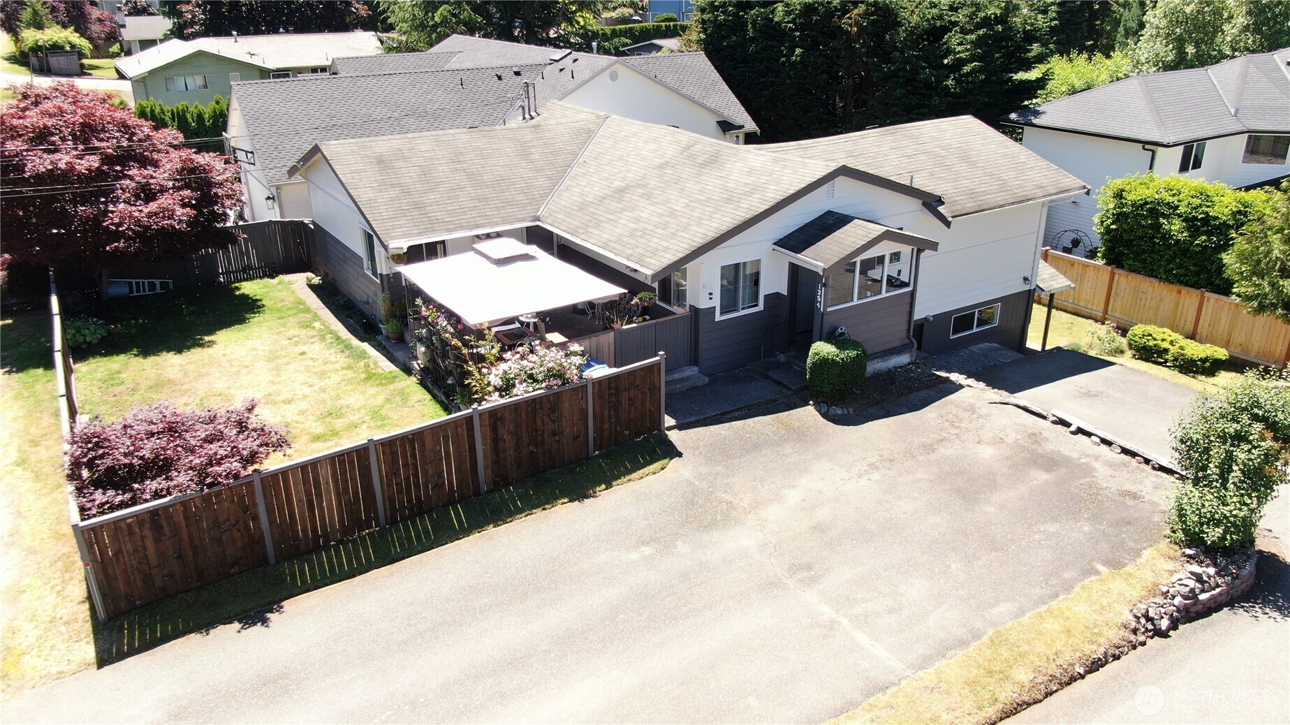 1254 8th Avenue Property Photo 3