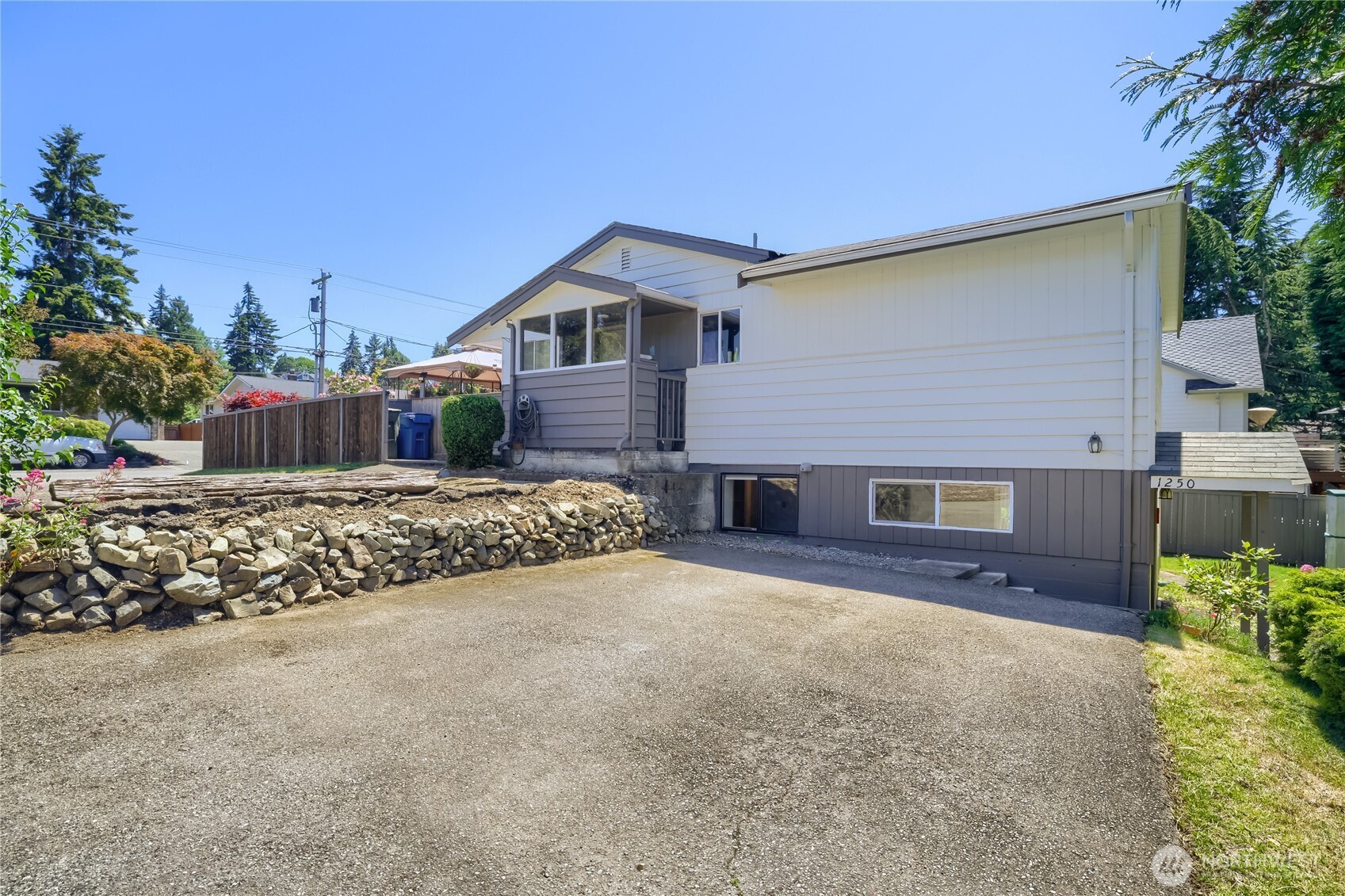 1254 8th Avenue Property Photo 4