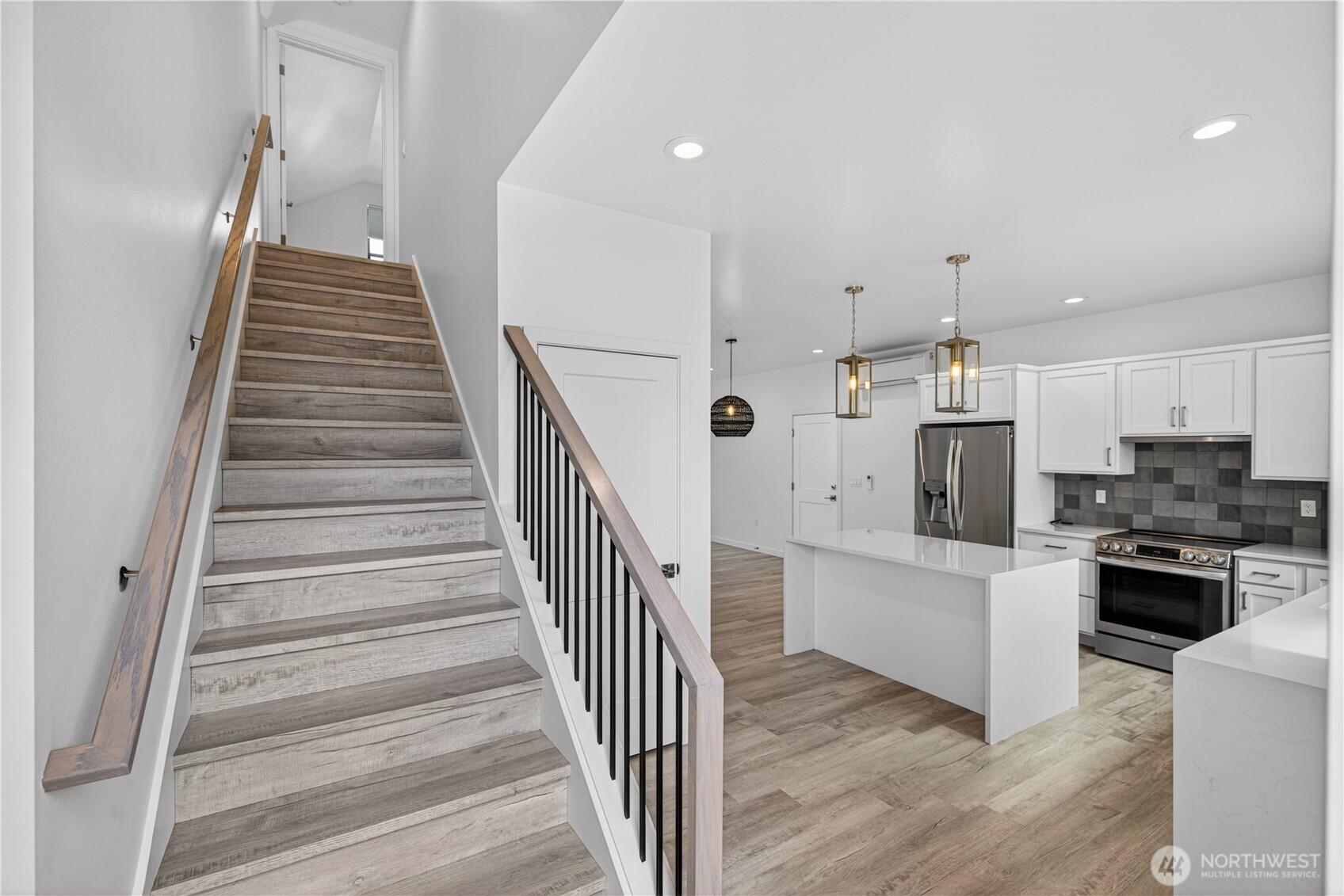 3914 Crosswinds Court Property Photo 4