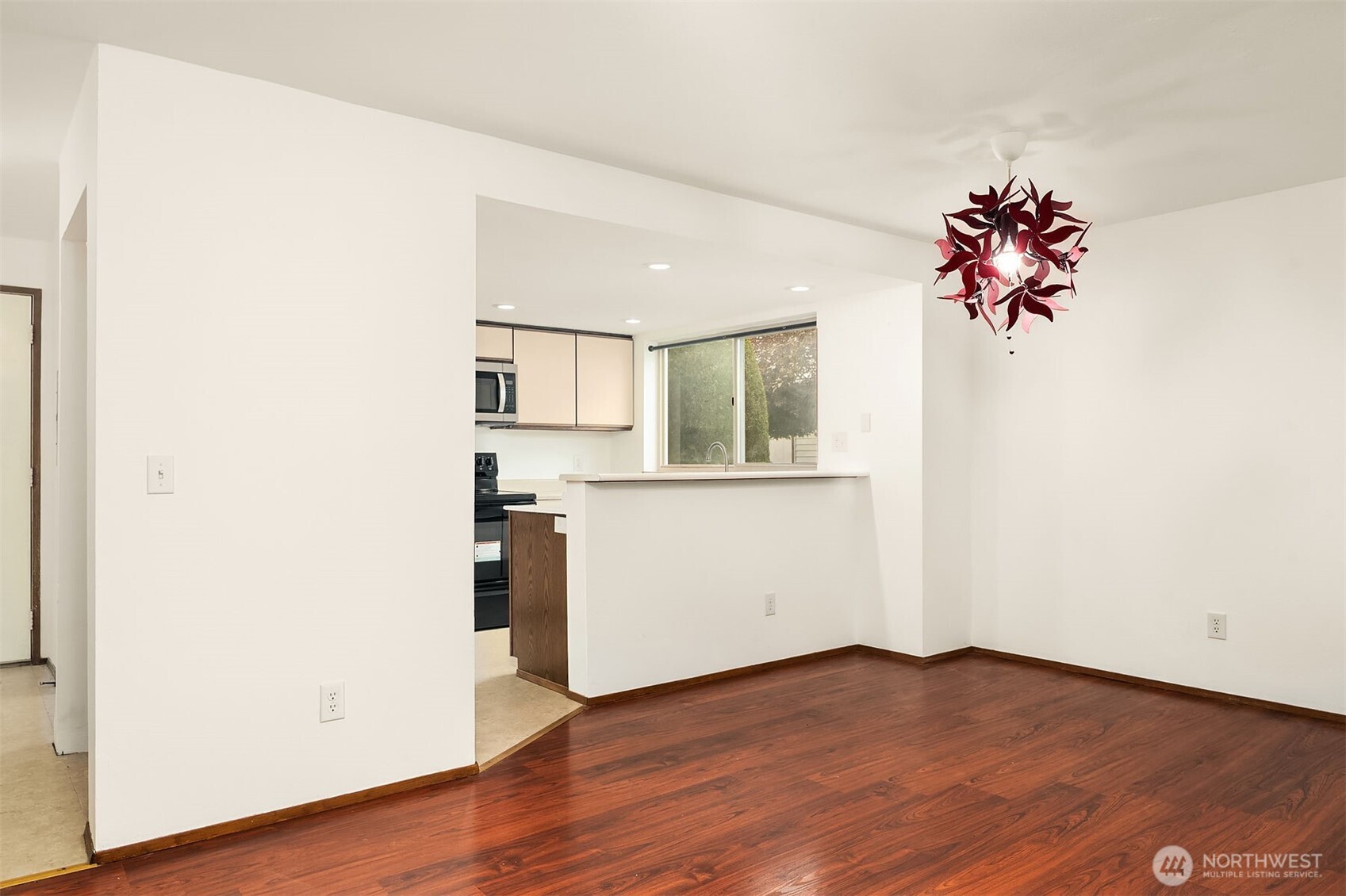 708 6th Avenue E101 Property Photo 14