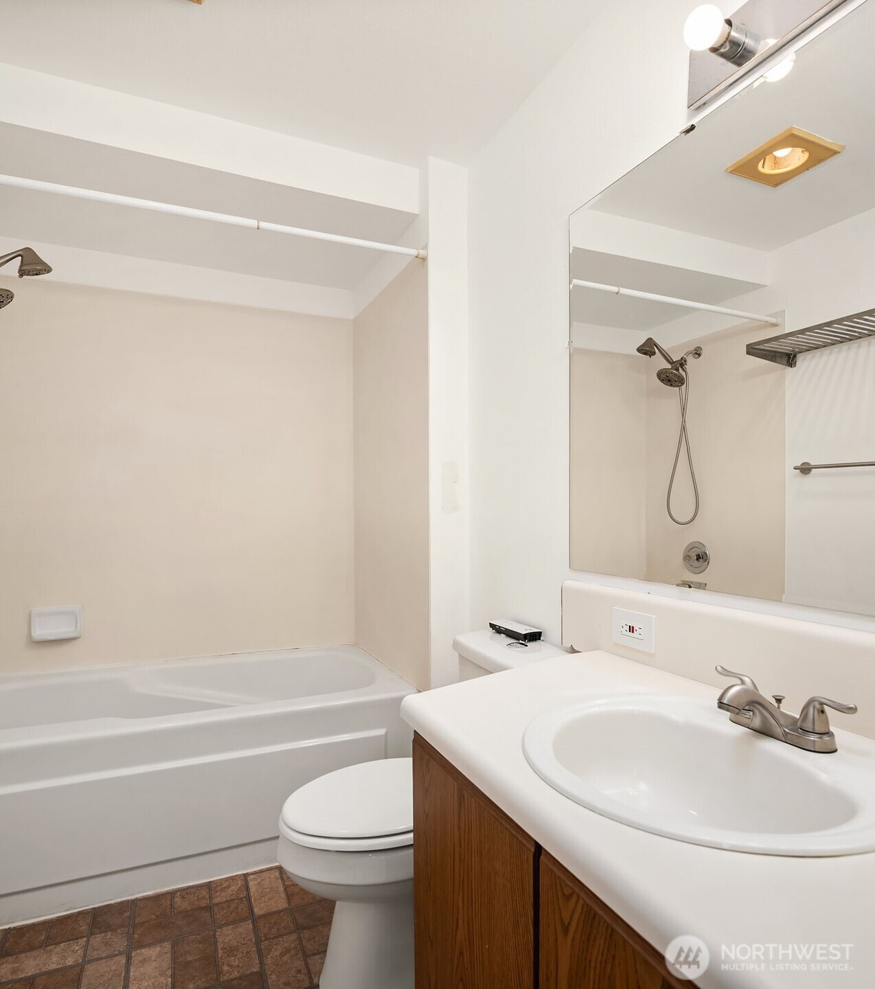708 6th Avenue E101 Property Photo 23