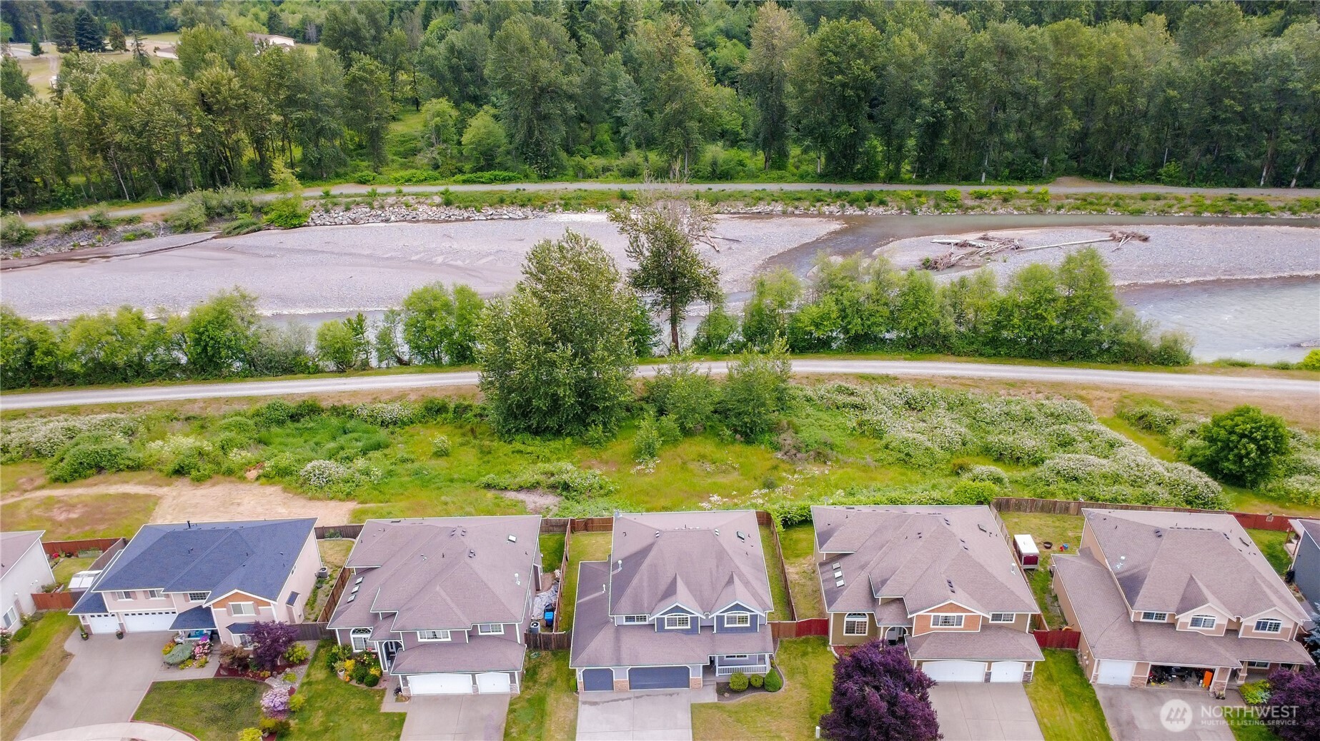 1522 Daffodil Avenue Property Photo 2