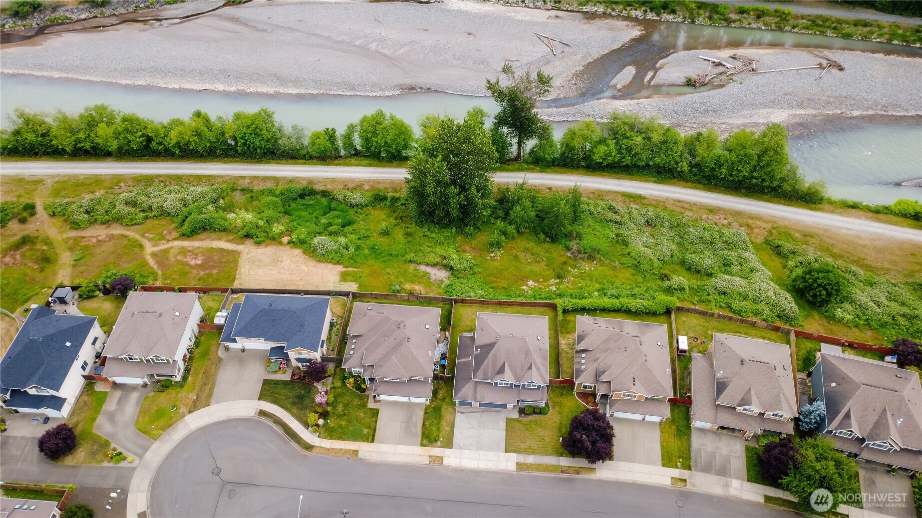 1522 Daffodil Avenue Property Photo 3