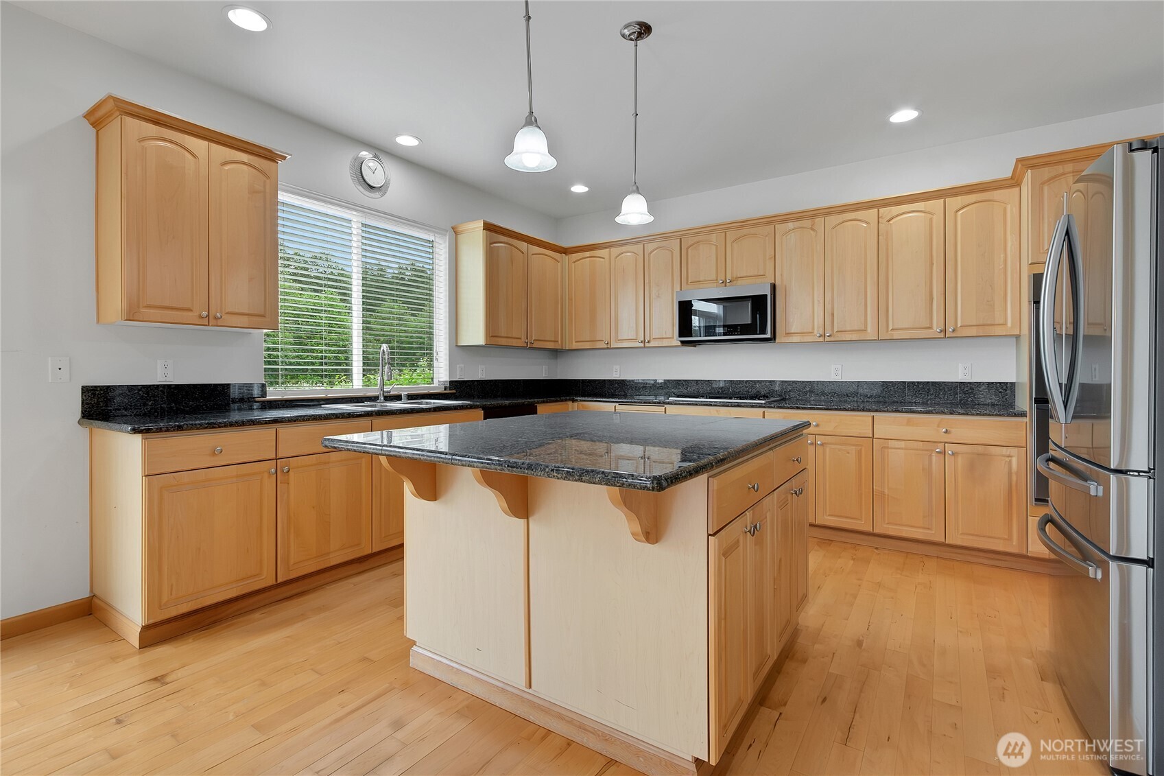 1522 Daffodil Avenue Property Photo 9