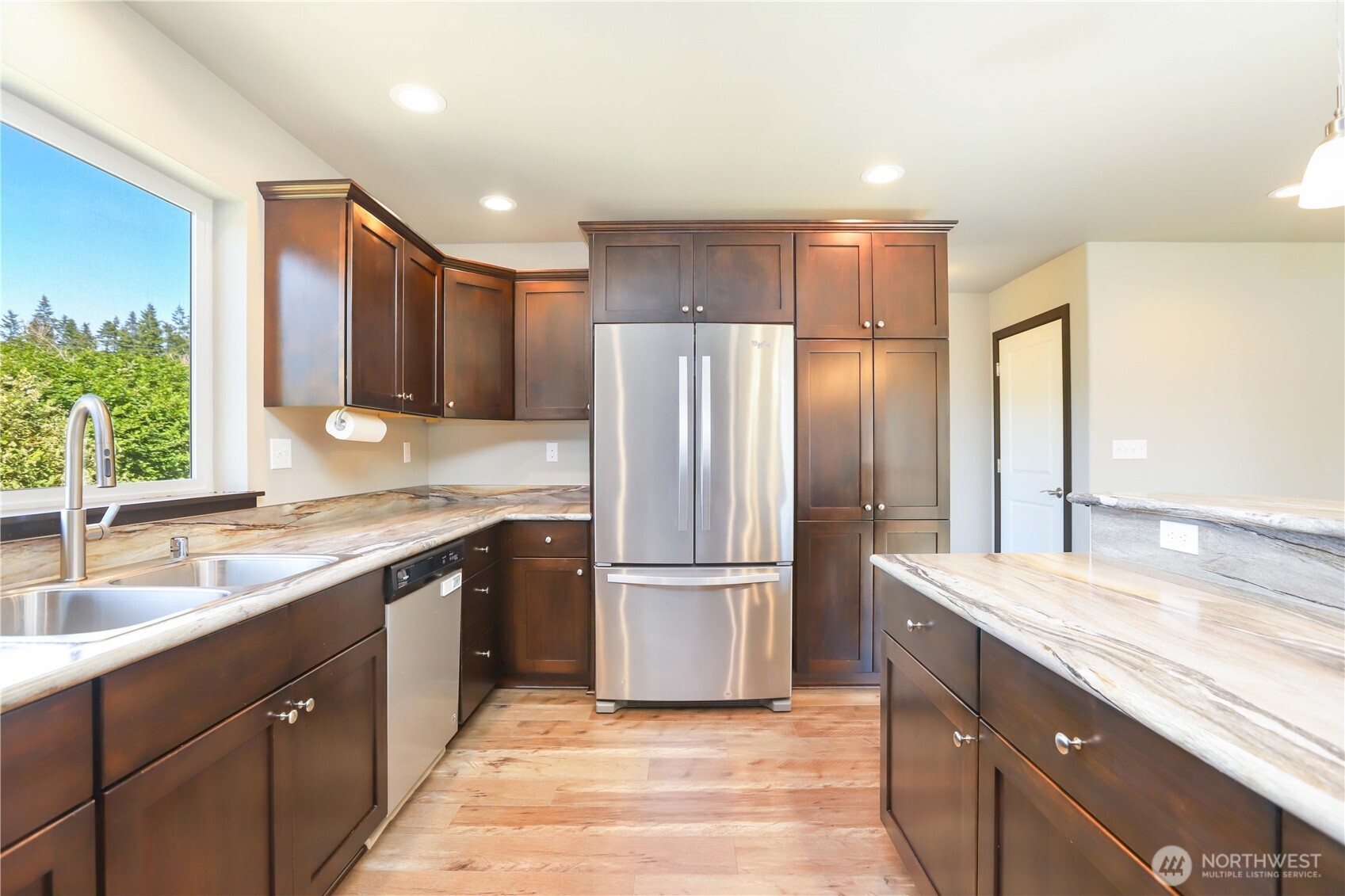 369 Hocker Street Property Photo 6