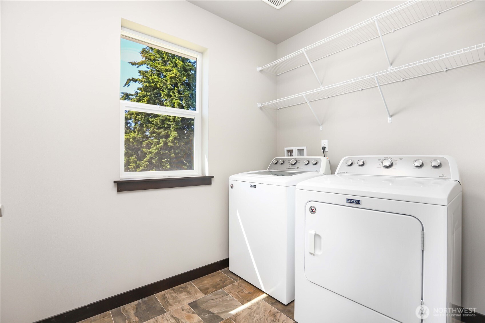 369 Hocker Street Property Photo 14