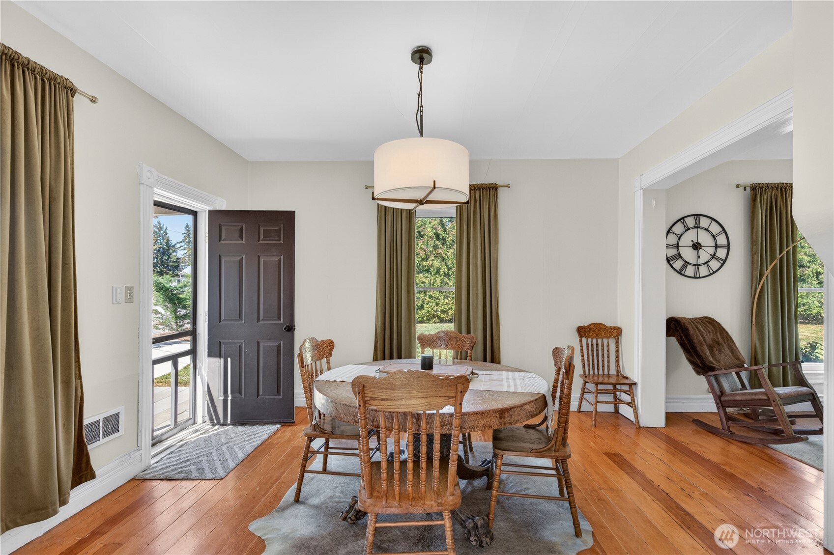 126 W Ash Street Property Photo 4