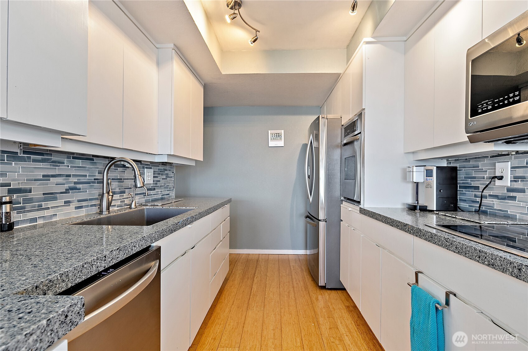 22222 Dock Avenue 2b Property Photo 6