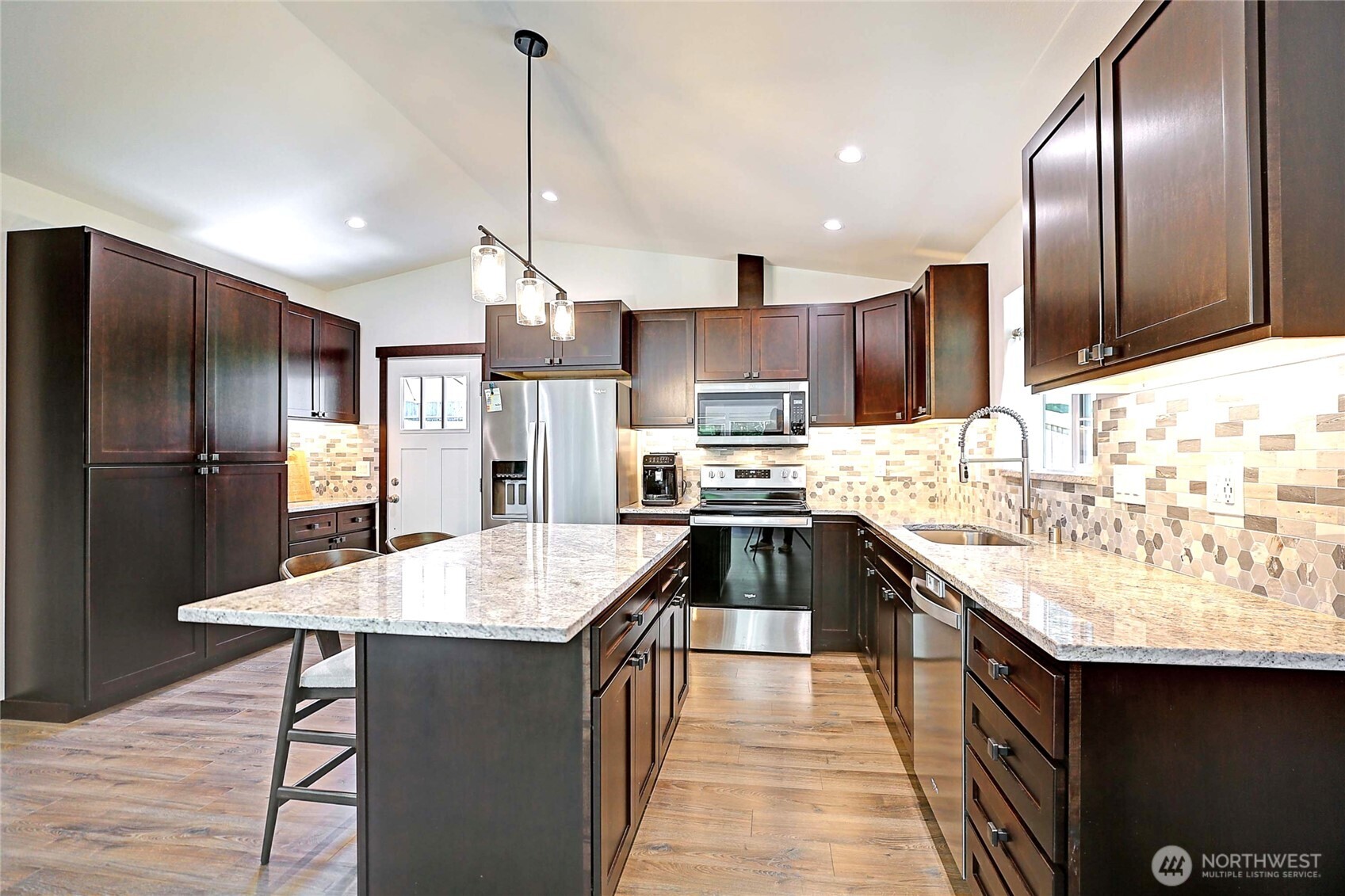 1212 View Street Property Photo 11