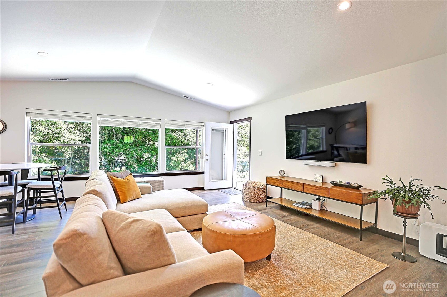 1212 View Street Property Photo 15