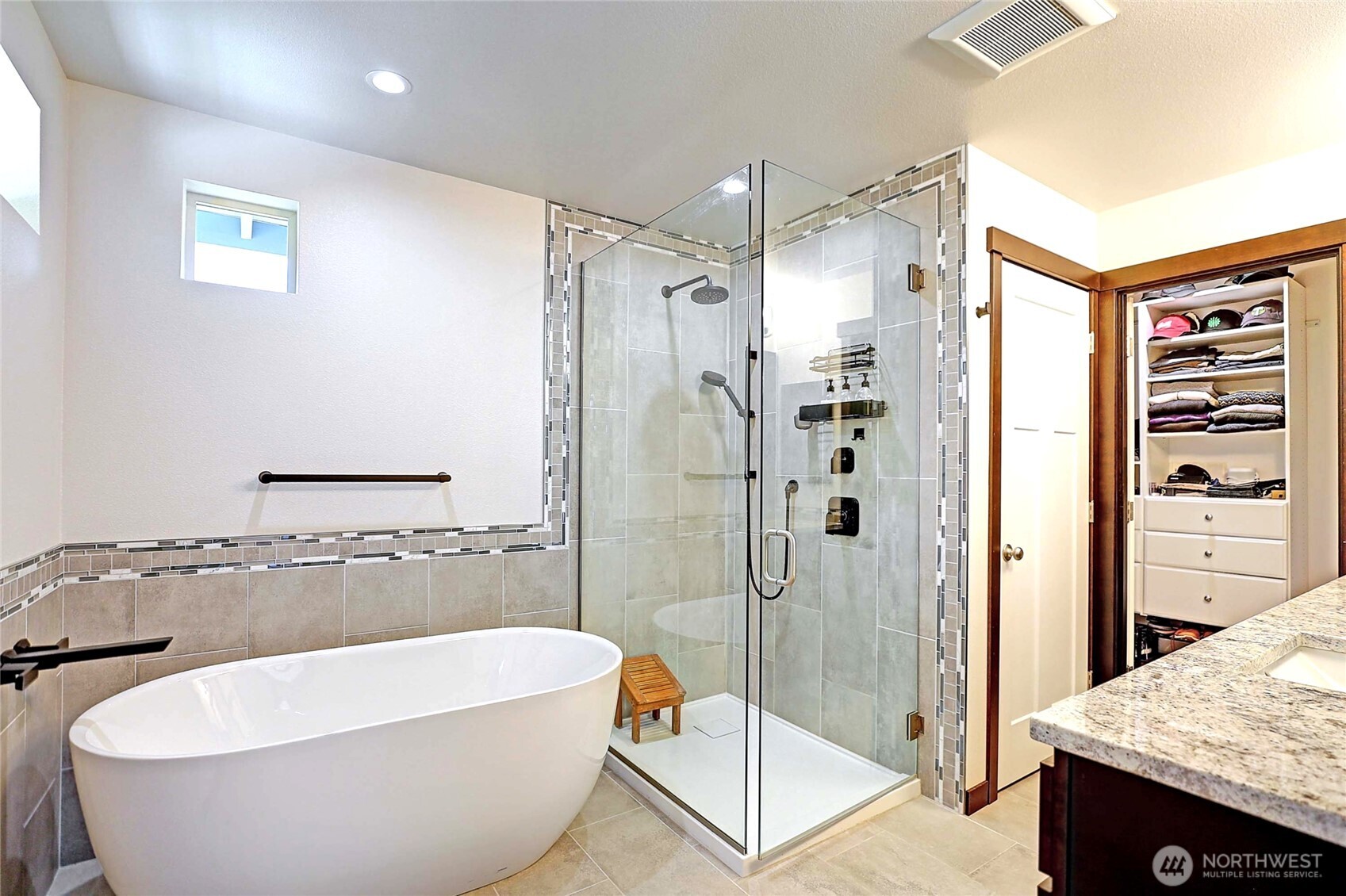 1212 View Street Property Photo 20