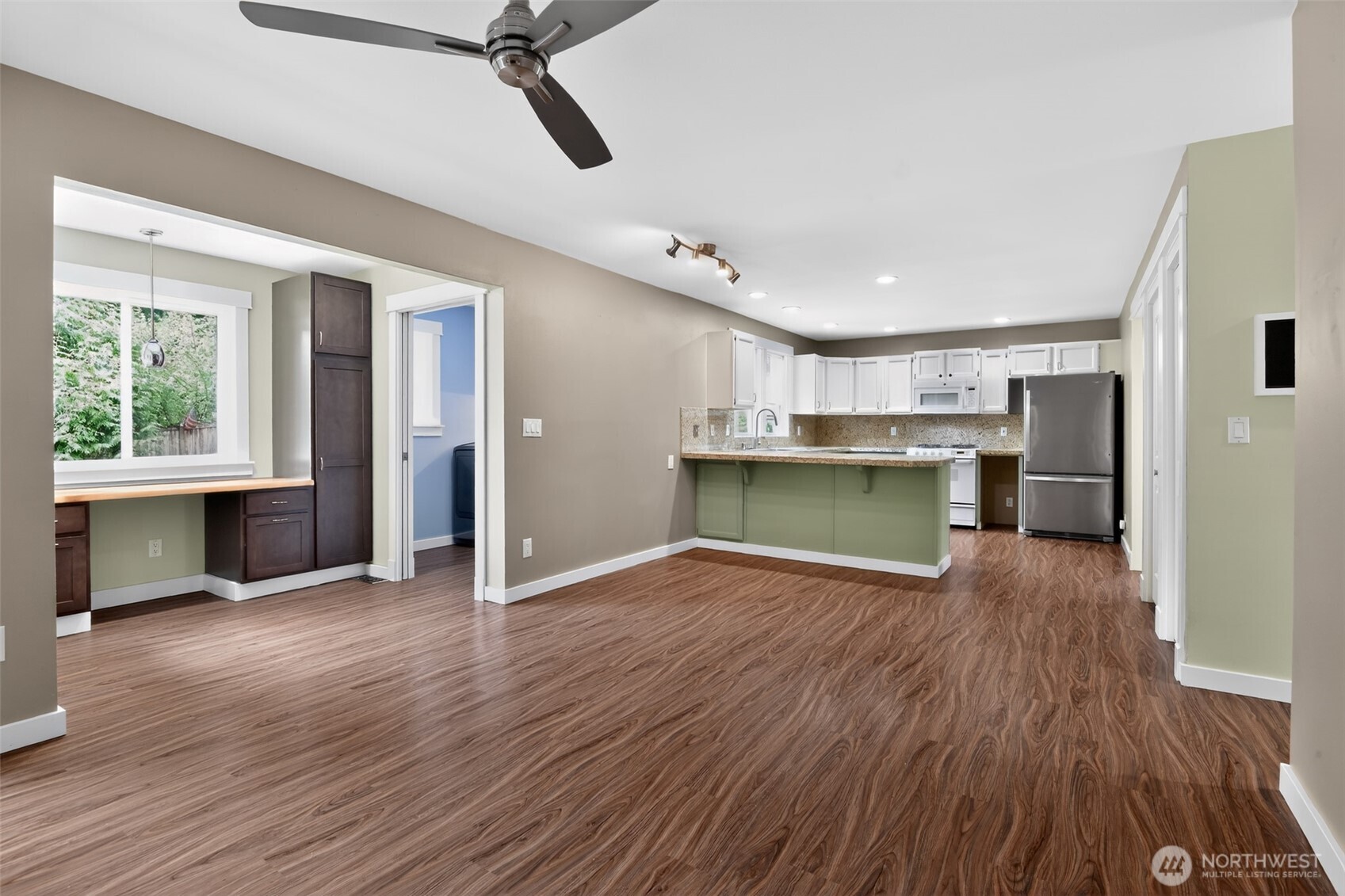1016 49th Place Property Photo 10