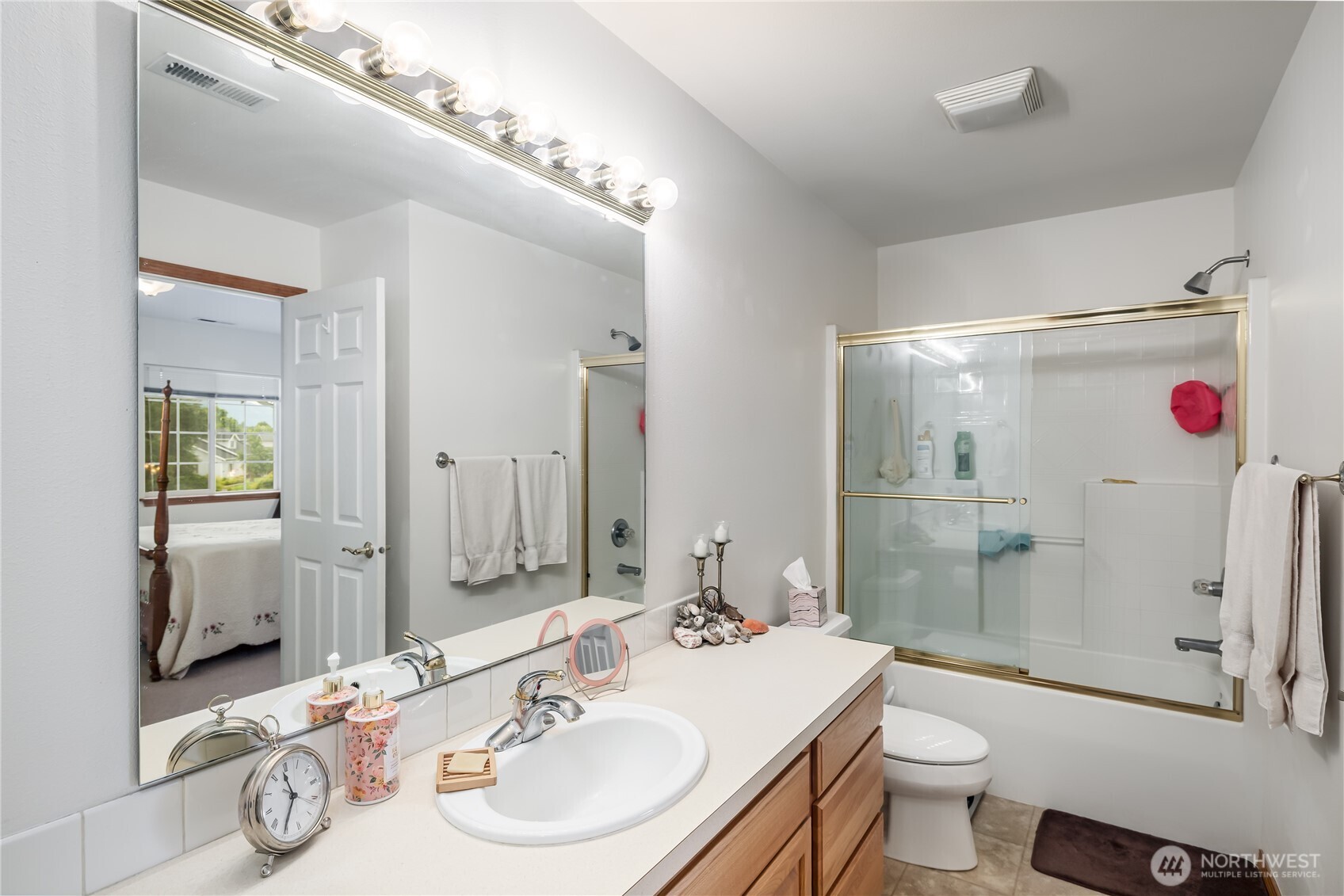 2213 James Circle B Property Photo 19