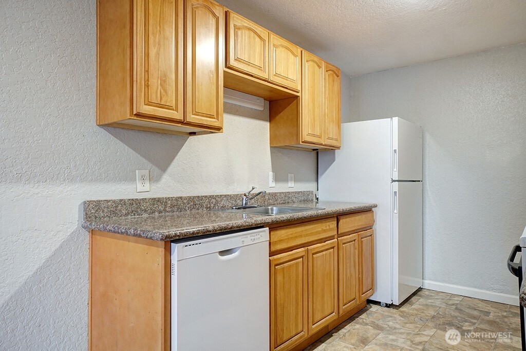 15409 9th Avenue Property Photo 4