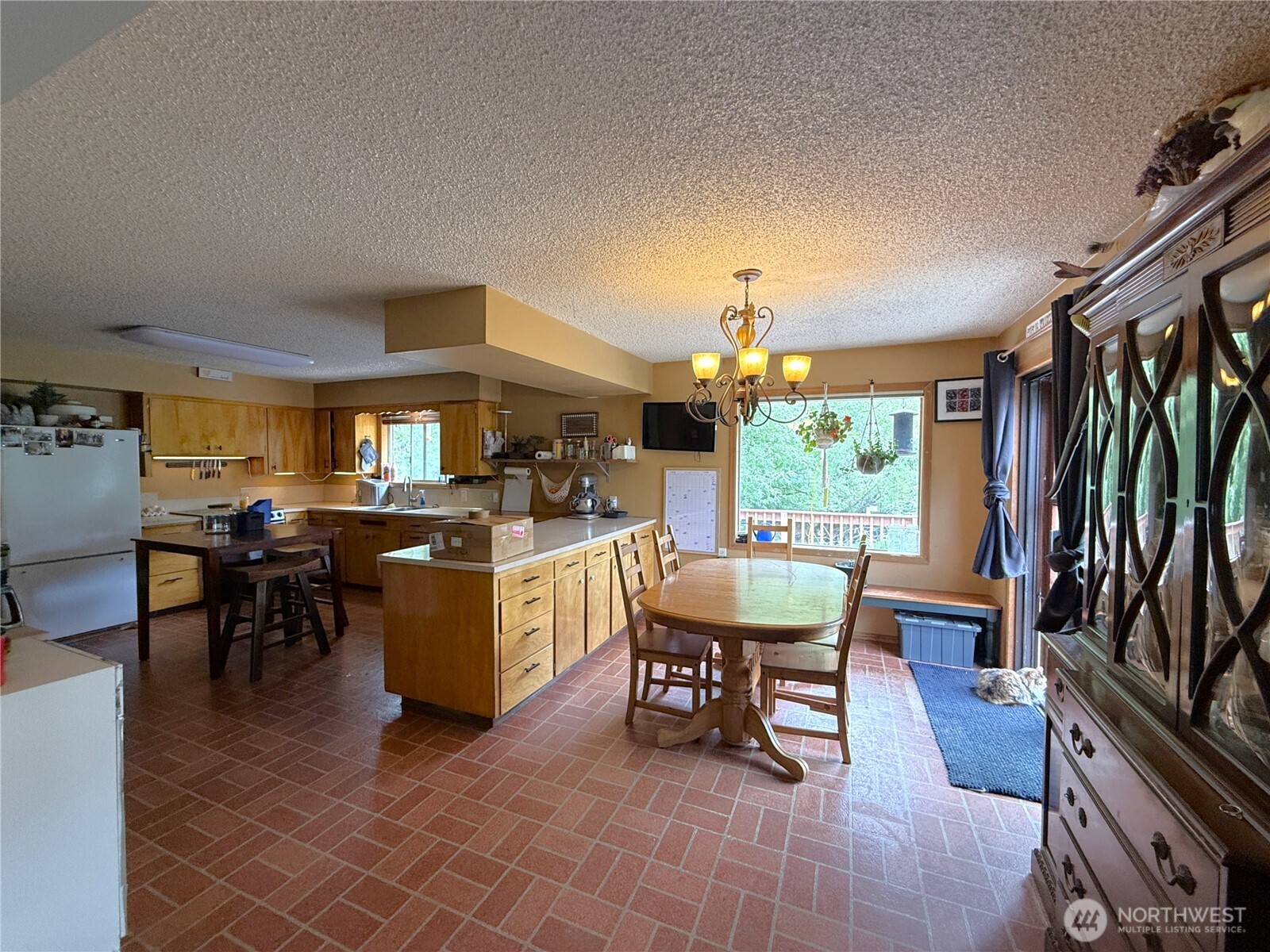 1742 Toroda Creek Road Property Photo 7