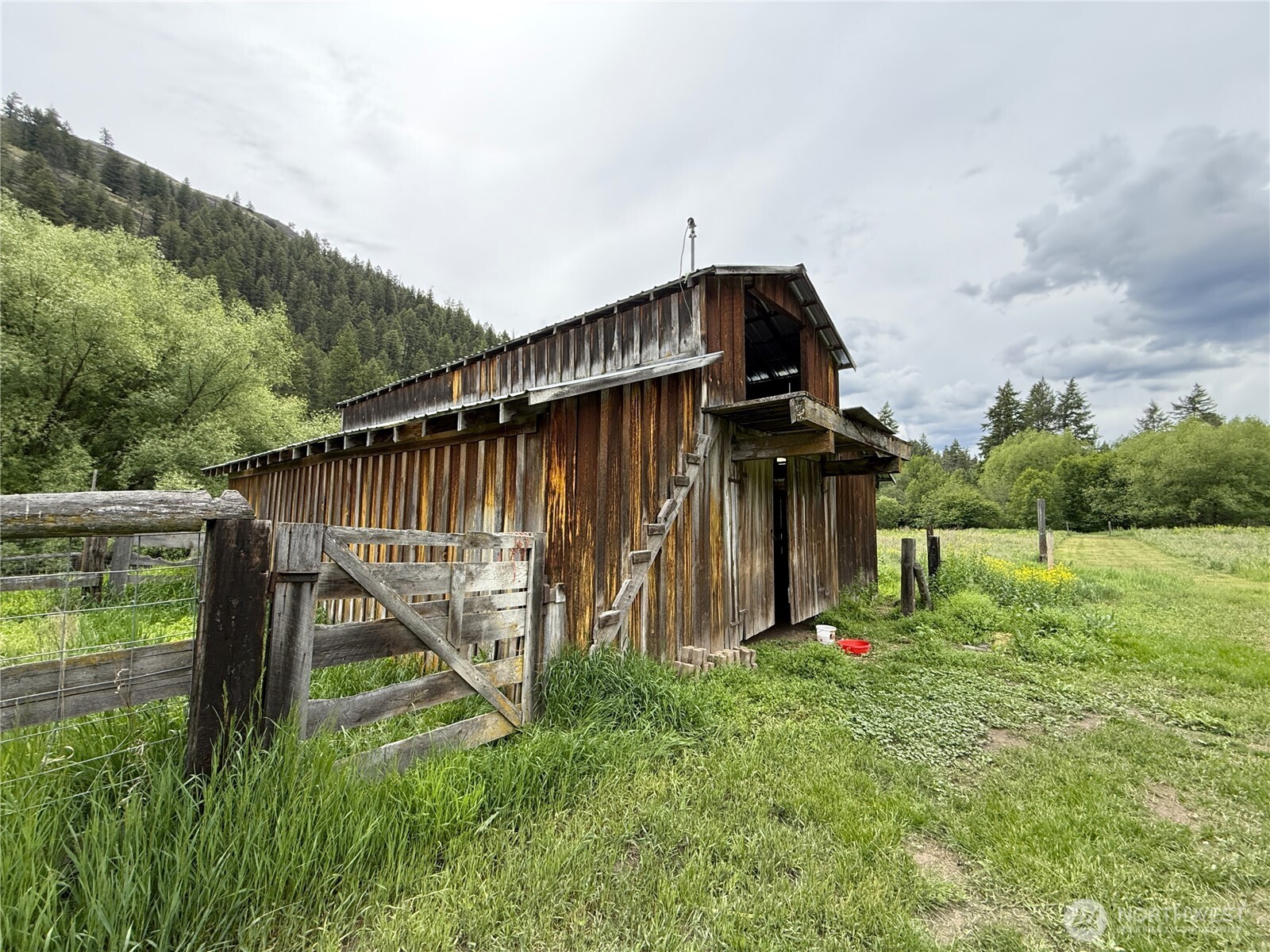 1742 Toroda Creek Road Property Photo 28