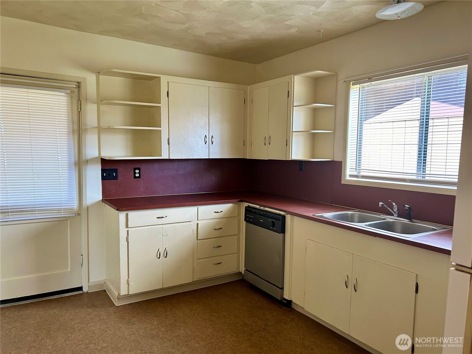 2428 Pacific Avenue Property Photo 3