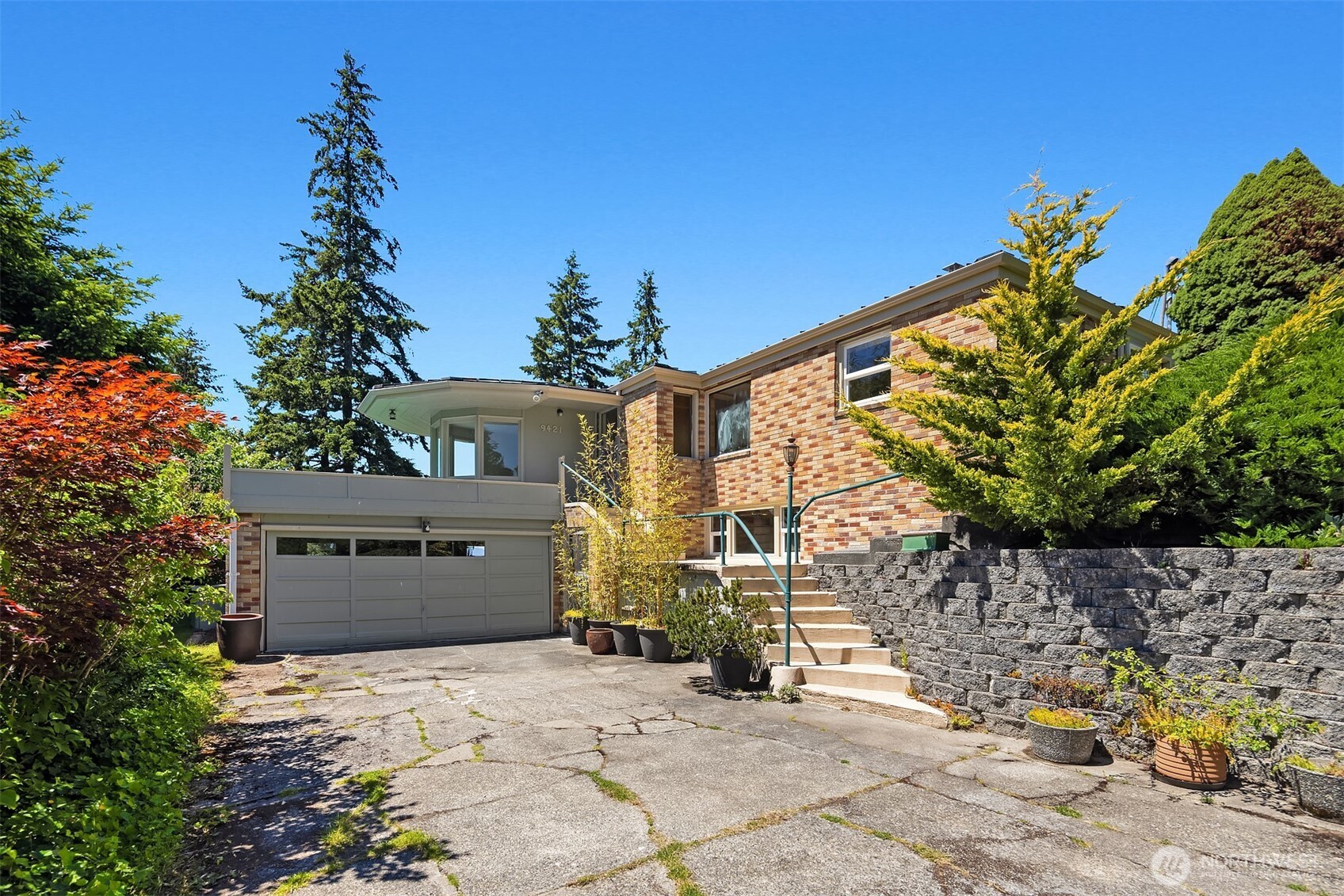9421 190th Place Property Photo 3