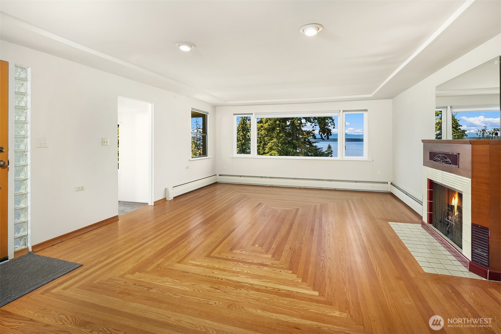 9421 190th Place Property Photo 4