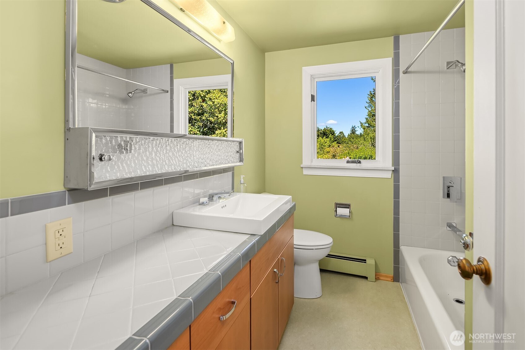 9421 190th Place Property Photo 12