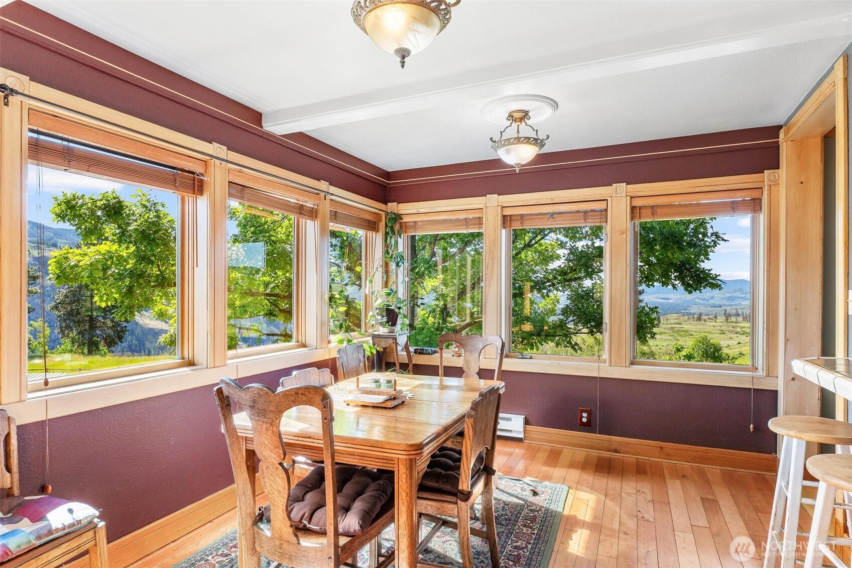 2536948 Property Photo 2