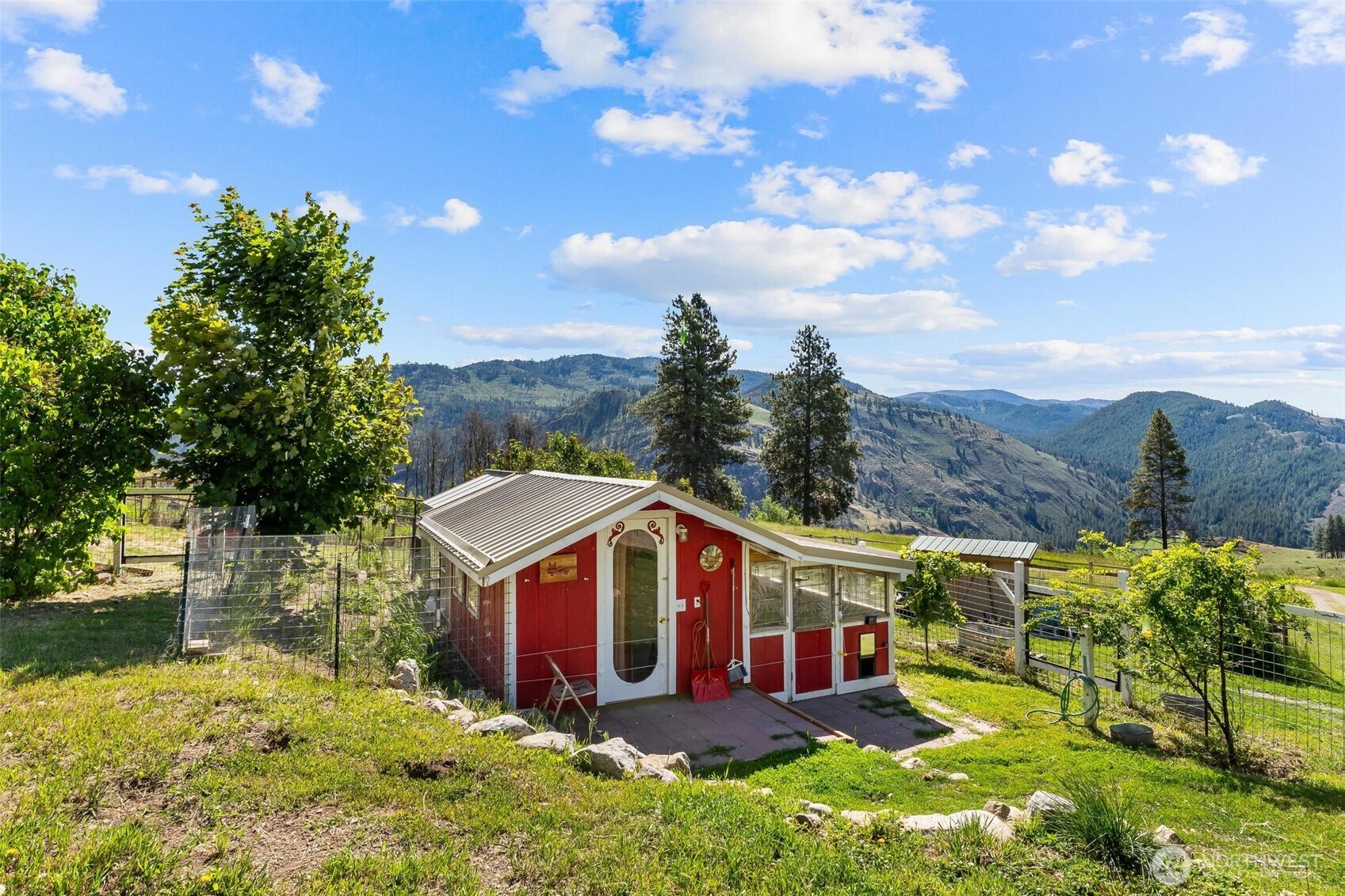 2536948 Property Photo 38