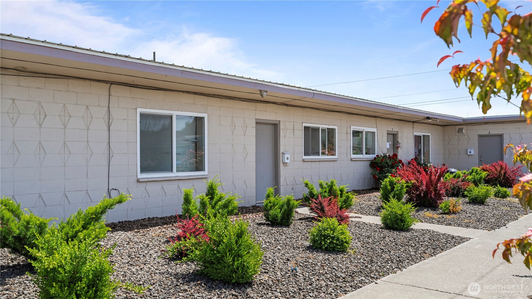 124 W Shoshone Street Property Photo 2