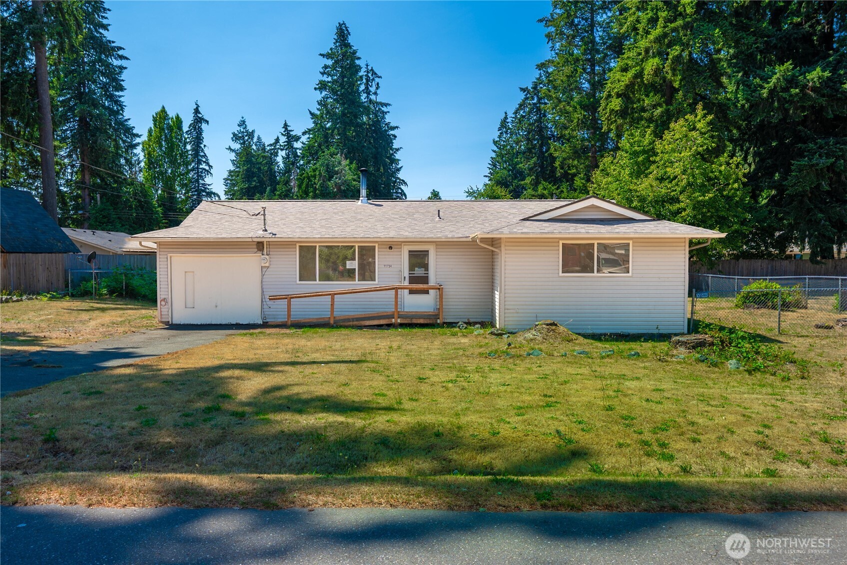 11734 Fry Avenue Property Photo 2