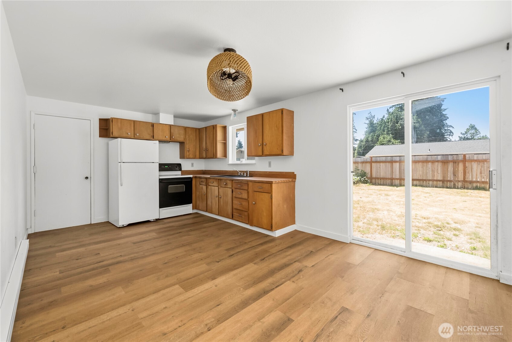 11734 Fry Avenue Property Photo 6
