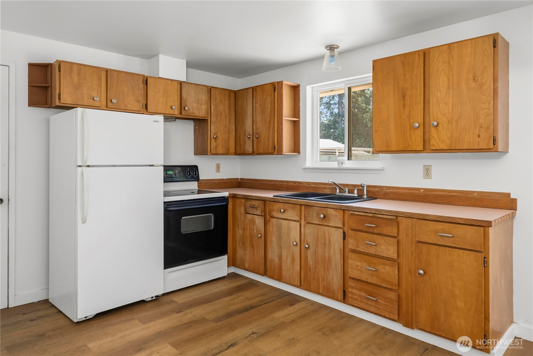 11734 Fry Avenue Property Photo 7