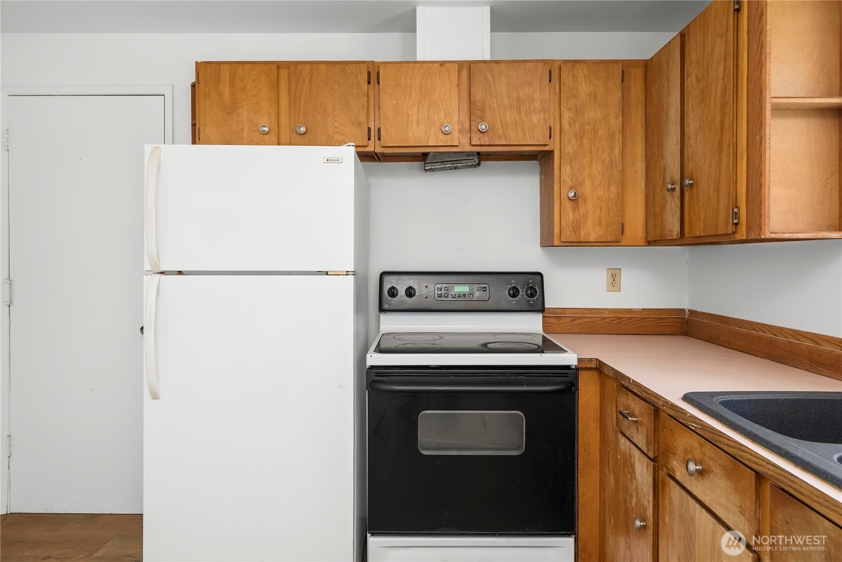 11734 Fry Avenue Property Photo 9