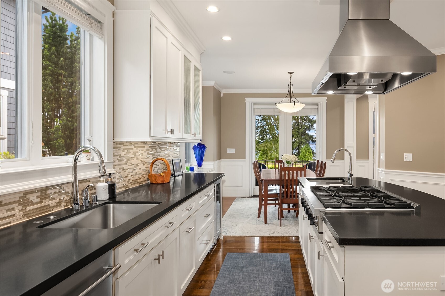 150 Waverly Way Property Photo 10